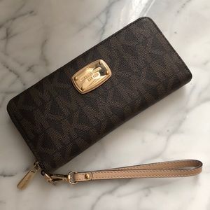Authentic Michael Kors Zip Wallet